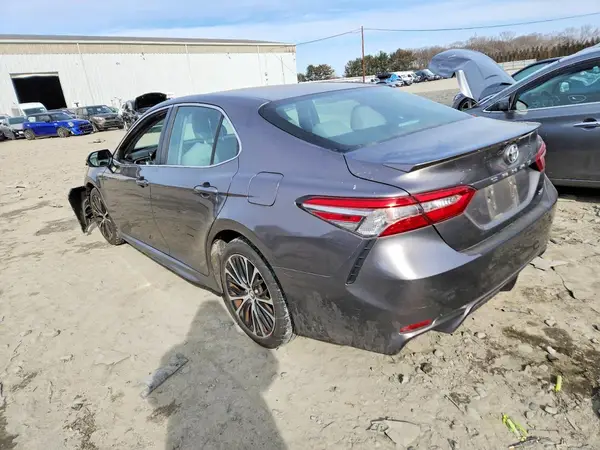 4T1B11HK0JU540746 2018 TOYOTA CAMRY - Image 2