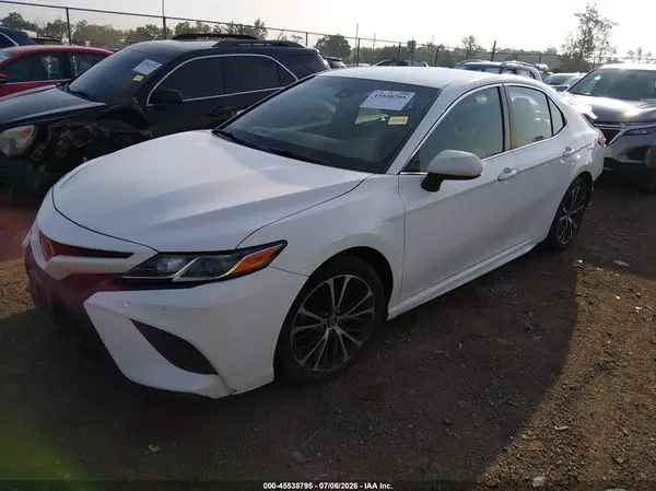 4T1B11HK0JU543551 2018 TOYOTA CAMRY - Image 2