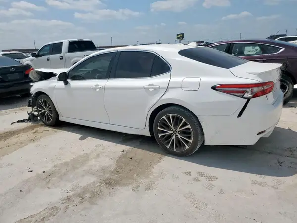 4T1B11HK0JU544537 2018 TOYOTA CAMRY - Image 2
