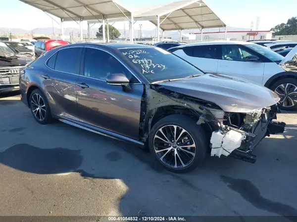 4T1B11HK0JU546451 2018 TOYOTA CAMRY - Image 1