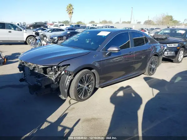 4T1B11HK0JU546451 2018 TOYOTA CAMRY - Image 2
