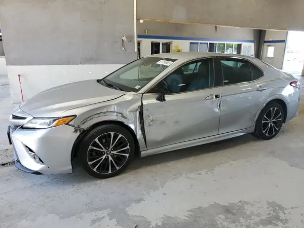 4T1B11HK0JU546868 2018 TOYOTA CAMRY - Image 1