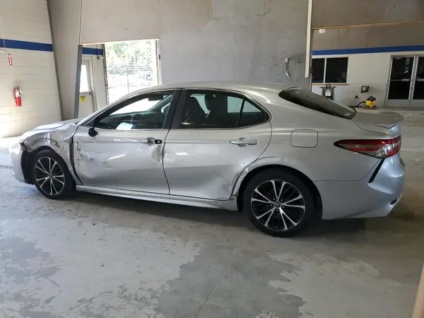 4T1B11HK0JU546868 2018 TOYOTA CAMRY - Image 2