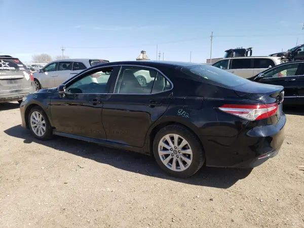 4T1B11HK0JU547597 2018 TOYOTA CAMRY - Image 2