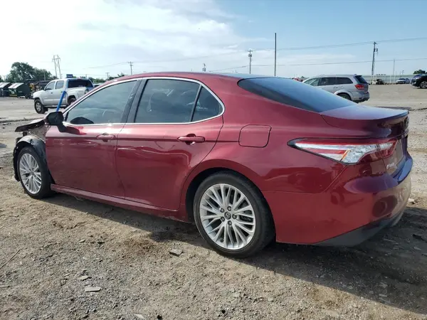 4T1B11HK0JU548720 2018 TOYOTA CAMRY - Image 2