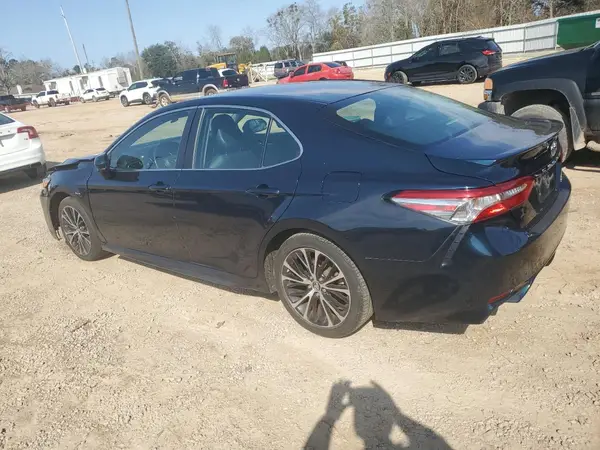 4T1B11HK0JU548832 2018 TOYOTA CAMRY - Image 2
