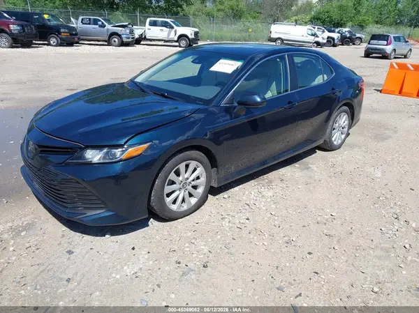 4T1B11HK0JU549348 2018 TOYOTA CAMRY - Image 2