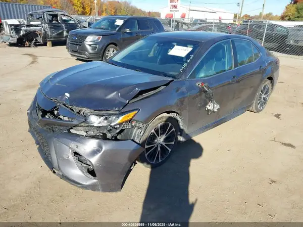 4T1B11HK0JU549740 2018 TOYOTA CAMRY - Image 2