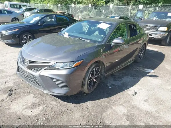 4T1B11HK0JU550712 2018 TOYOTA CAMRY - Image 2
