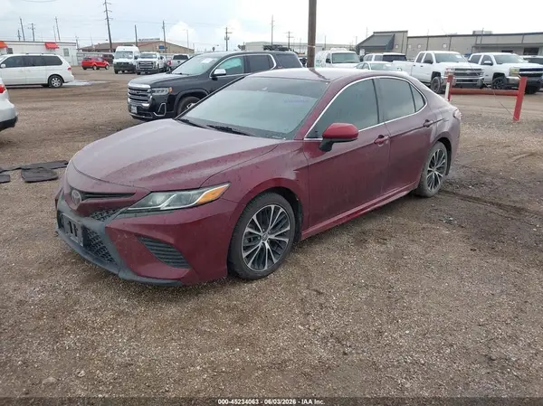 4T1B11HK0JU551357 2018 TOYOTA CAMRY - Image 2