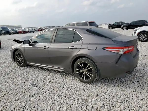 4T1B11HK0JU552637 2018 TOYOTA CAMRY - Image 2