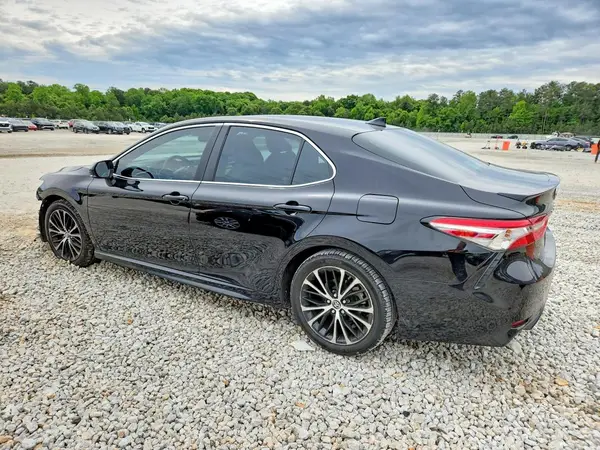 4T1B11HK0JU553268 2018 TOYOTA CAMRY - Image 2
