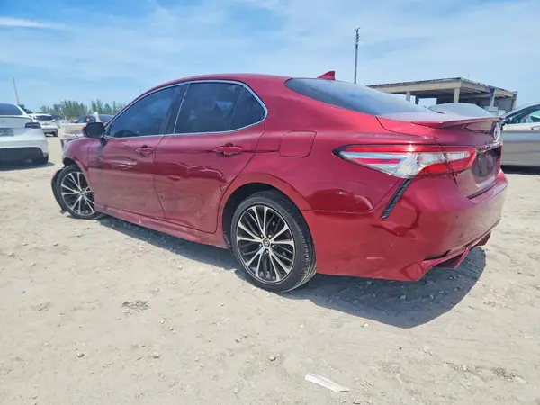 4T1B11HK0JU553660 2018 TOYOTA CAMRY - Image 2