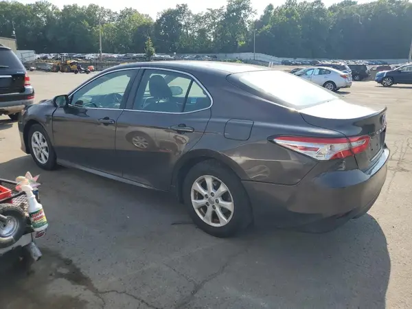 4T1B11HK0JU554744 2018 TOYOTA CAMRY - Image 2