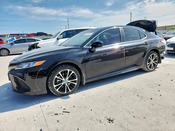 4T1B11HK0JU555683 2018 TOYOTA CAMRY - Image 1