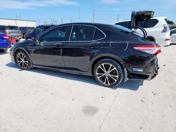 4T1B11HK0JU555683 2018 TOYOTA CAMRY - Image 2