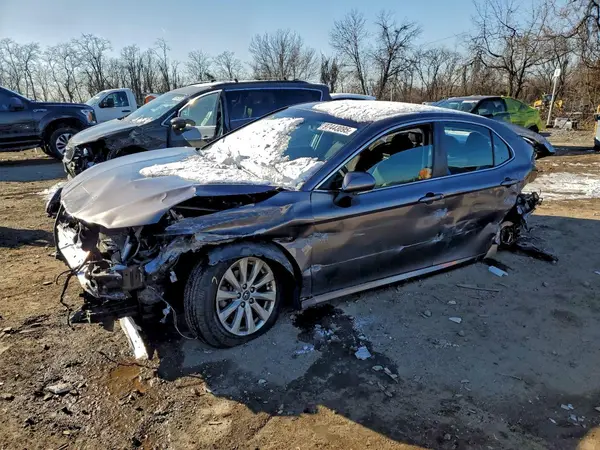 4T1B11HK0JU556073 2018 TOYOTA CAMRY - Image 1