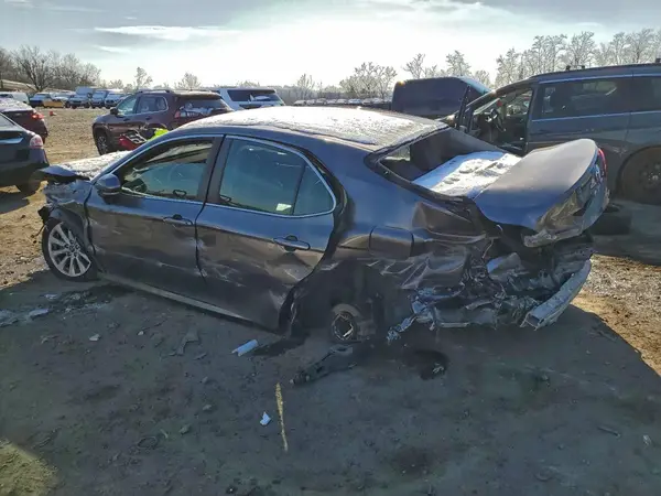 4T1B11HK0JU556073 2018 TOYOTA CAMRY - Image 2