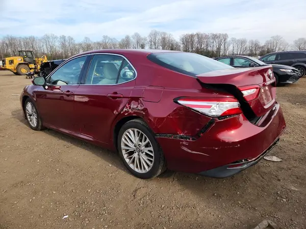 4T1B11HK0JU556557 2018 TOYOTA CAMRY - Image 2