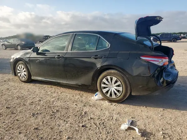 4T1B11HK0JU556638 2018 TOYOTA CAMRY - Image 2
