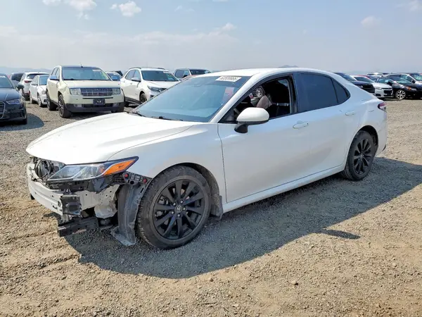 4T1B11HK0JU556879 2018 TOYOTA CAMRY - Image 1