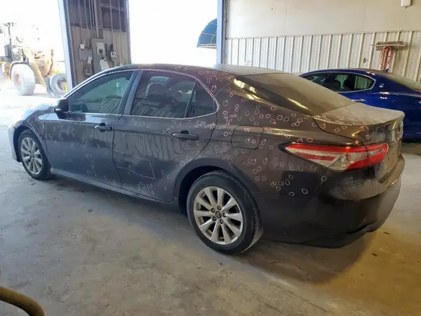 4T1B11HK0JU558051 2018 TOYOTA CAMRY - Image 2