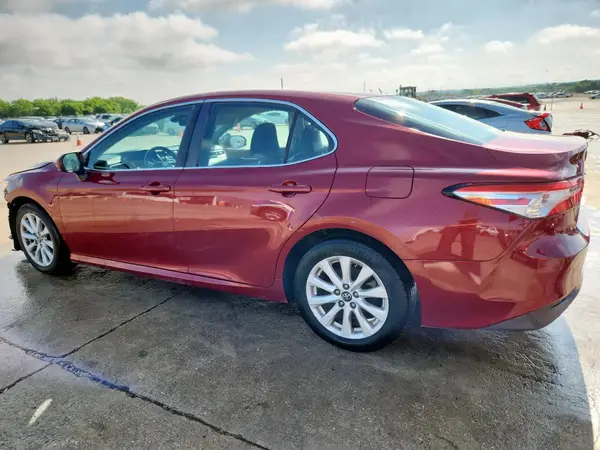 4T1B11HK0JU558261 2018 TOYOTA CAMRY - Image 2