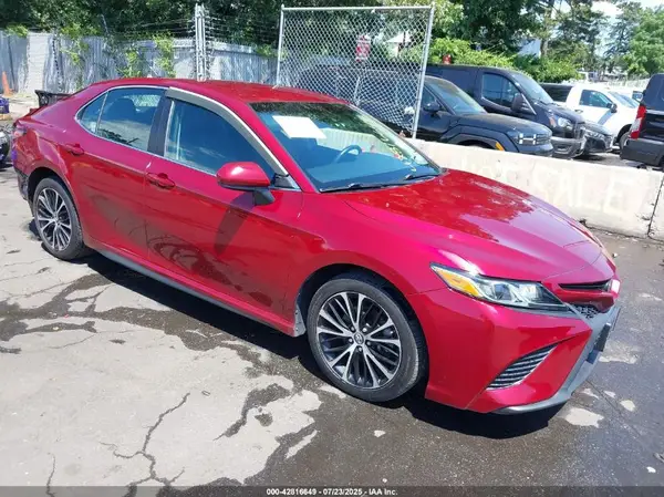 4T1B11HK0JU558325 2018 TOYOTA CAMRY - Image 1