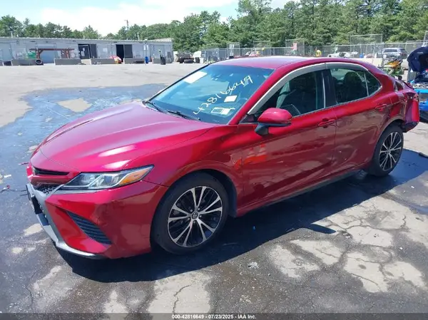 4T1B11HK0JU558325 2018 TOYOTA CAMRY - Image 2