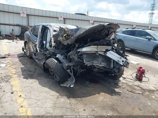 4T1B11HK0JU559670 2018 TOYOTA CAMRY - Image 1