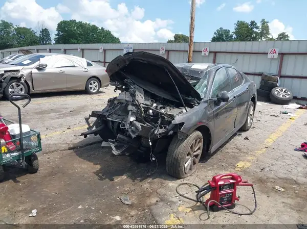 4T1B11HK0JU559670 2018 TOYOTA CAMRY - Image 2