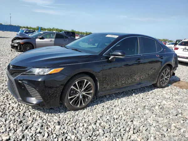 4T1B11HK0JU560009 2018 TOYOTA CAMRY - Image 1