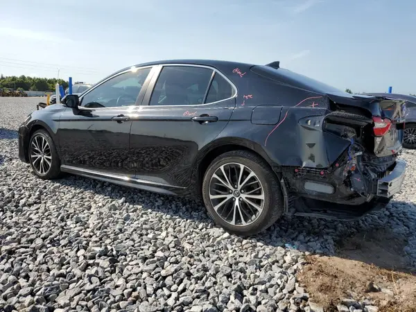 4T1B11HK0JU560009 2018 TOYOTA CAMRY - Image 2