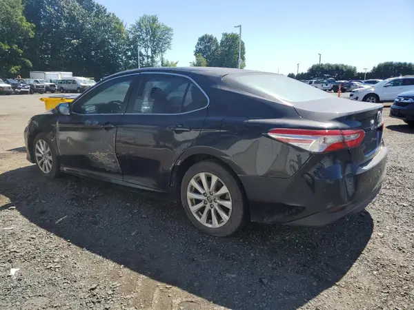 4T1B11HK0JU560043 2018 TOYOTA CAMRY - Image 2