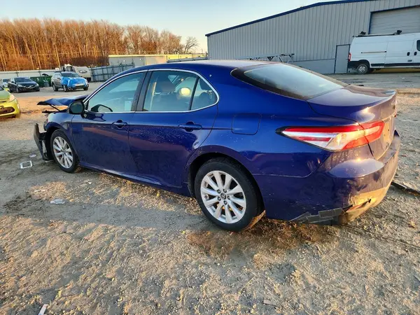 4T1B11HK0JU561743 2018 TOYOTA CAMRY - Image 2