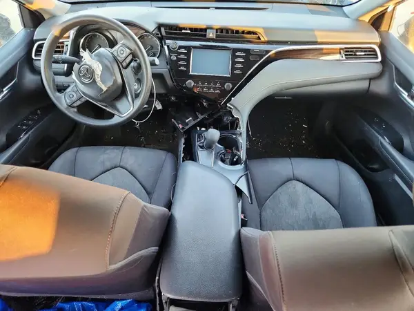 4T1B11HK0JU561743 2018 TOYOTA CAMRY - Image 8