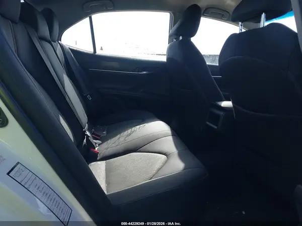 4T1B11HK0JU562715 2018 TOYOTA CAMRY - Image 8