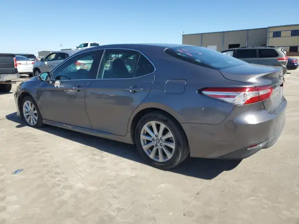 4T1B11HK0JU563153 2018 TOYOTA CAMRY - Image 2