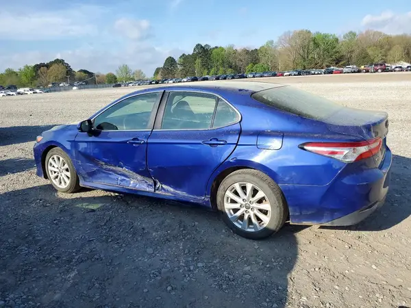 4T1B11HK0JU563198 2018 TOYOTA CAMRY - Image 2