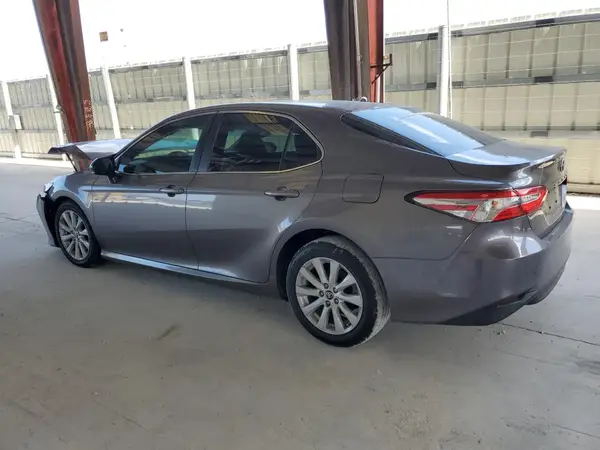 4T1B11HK0JU563508 2018 TOYOTA CAMRY - Image 2