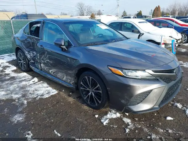 4T1B11HK0JU563668 2018 TOYOTA CAMRY - Image 1