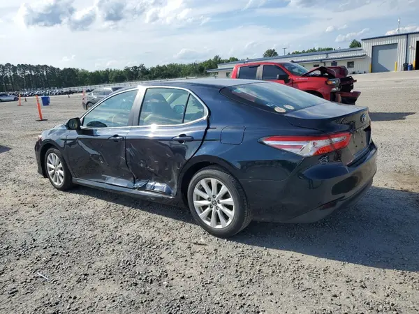 4T1B11HK0JU565596 2018 TOYOTA CAMRY - Image 2