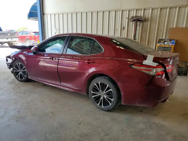 4T1B11HK0JU566358 2018 TOYOTA CAMRY - Image 2