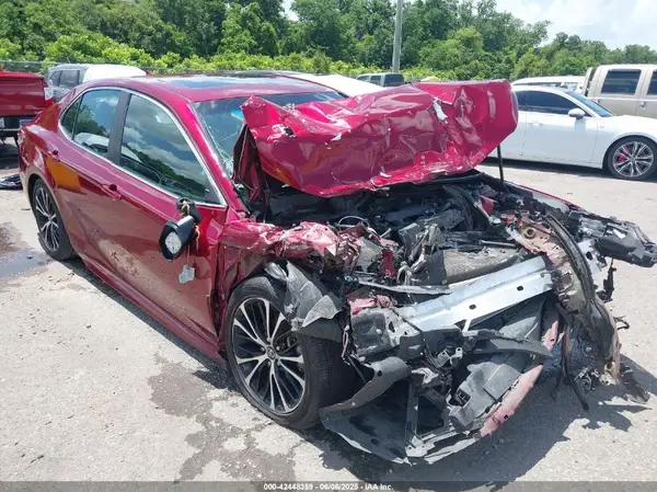 4T1B11HK0JU567803 2018 TOYOTA CAMRY - Image 1