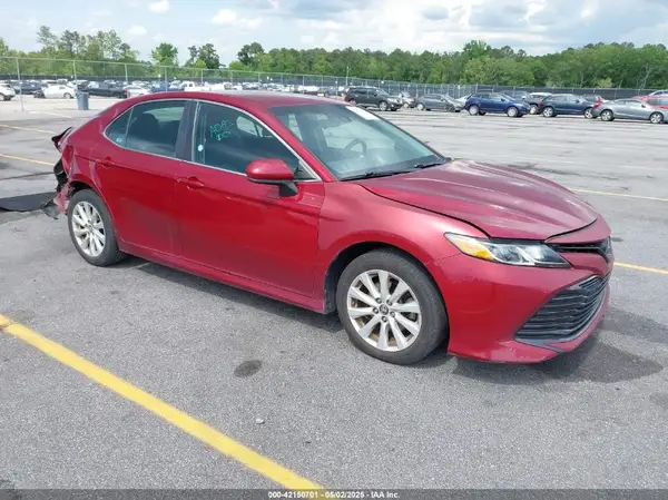 4T1B11HK0JU568028 2018 TOYOTA CAMRY - Image 1