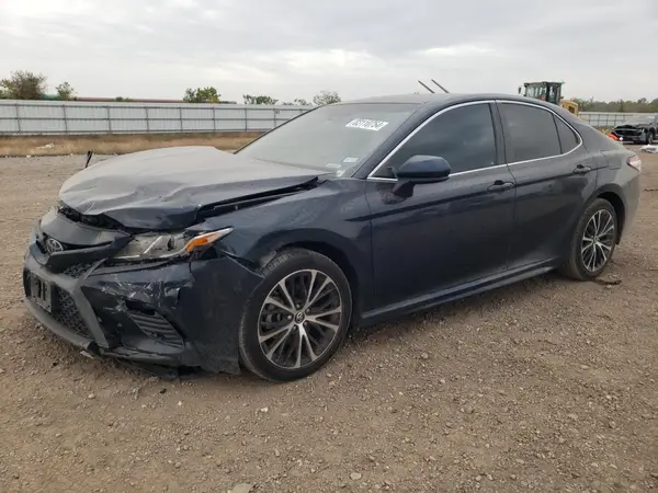4T1B11HK0JU569633 2018 TOYOTA CAMRY - Image 1