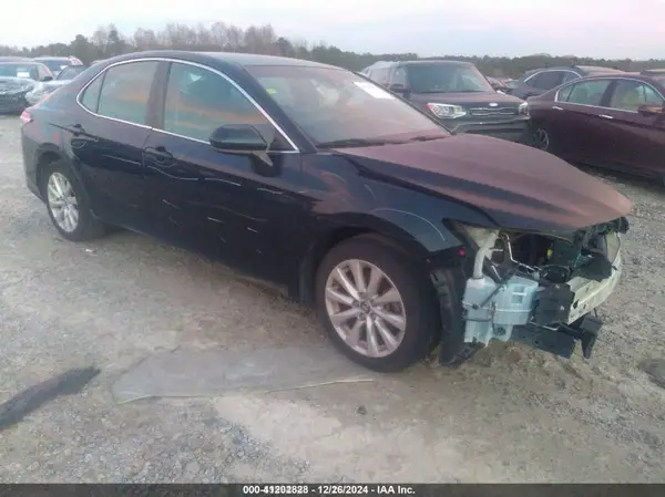4T1B11HK0JU570233 2018 TOYOTA CAMRY - Image 1