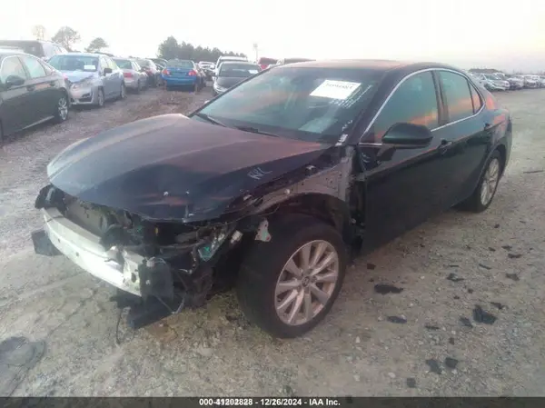 4T1B11HK0JU570233 2018 TOYOTA CAMRY - Image 2