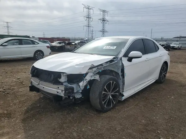 4T1B11HK0JU570524 2018 TOYOTA CAMRY - Image 1