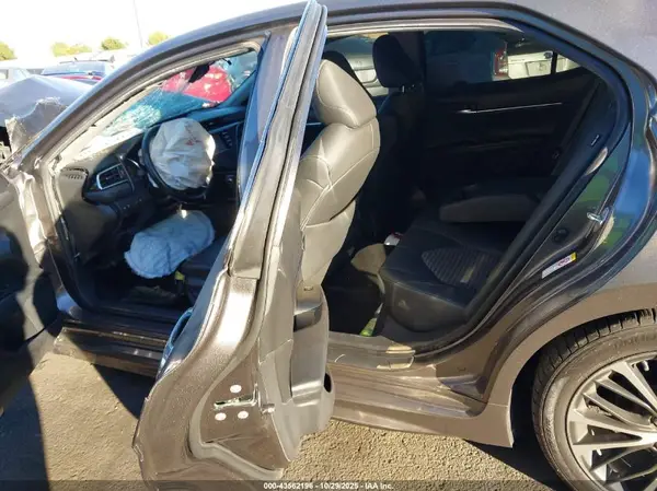 4T1B11HK0JU570605 2018 TOYOTA CAMRY - Image 8